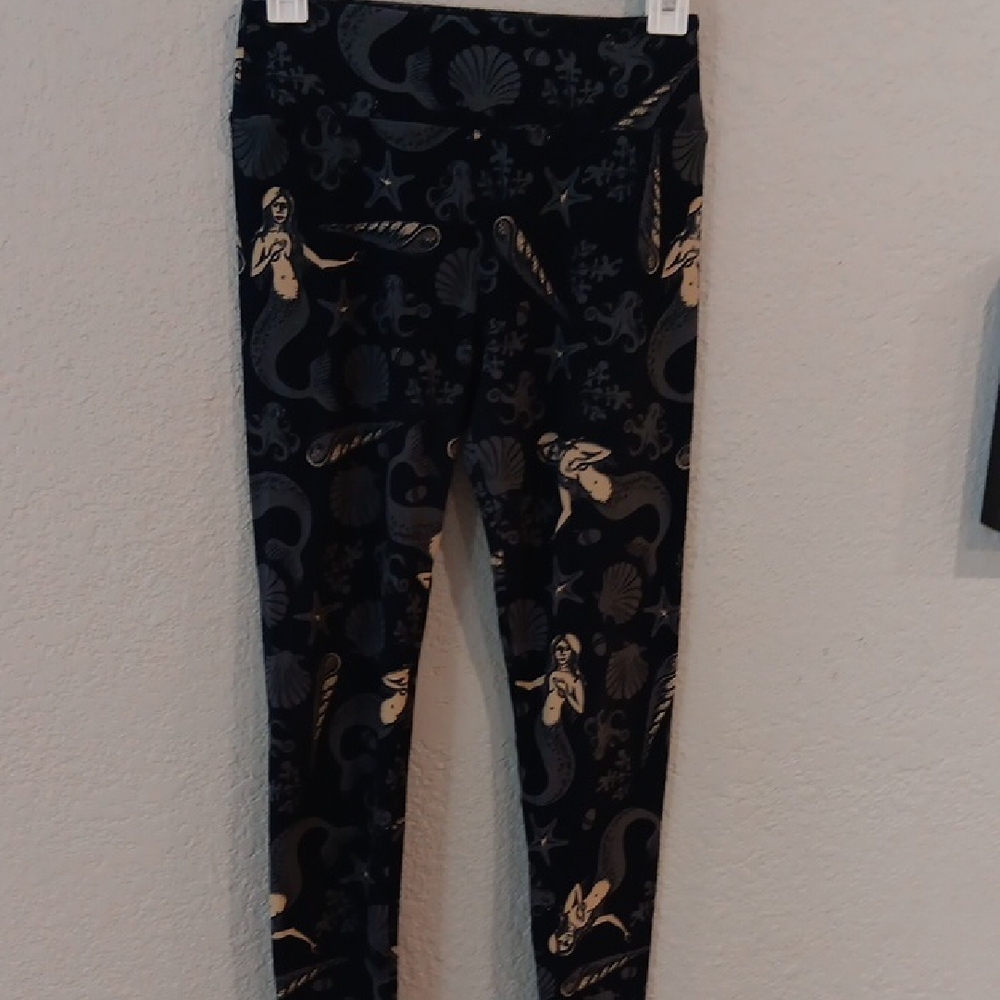 LuLaRoe Black Floral Leggings with Stretchy Fit